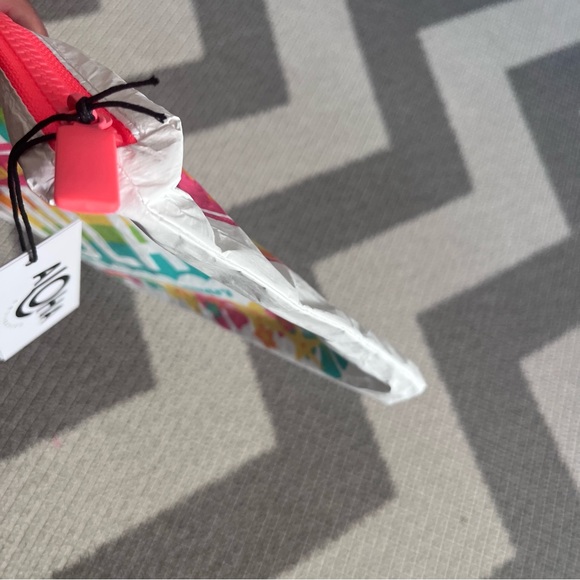 Disney Aulani X Aloha Collection small pouch - Picture 5 of 10